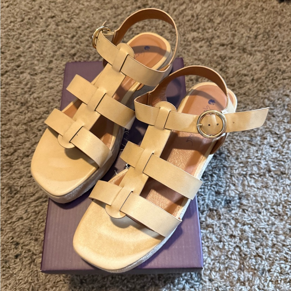 Gloria Vanderbilt Tan Chadwick Sandals